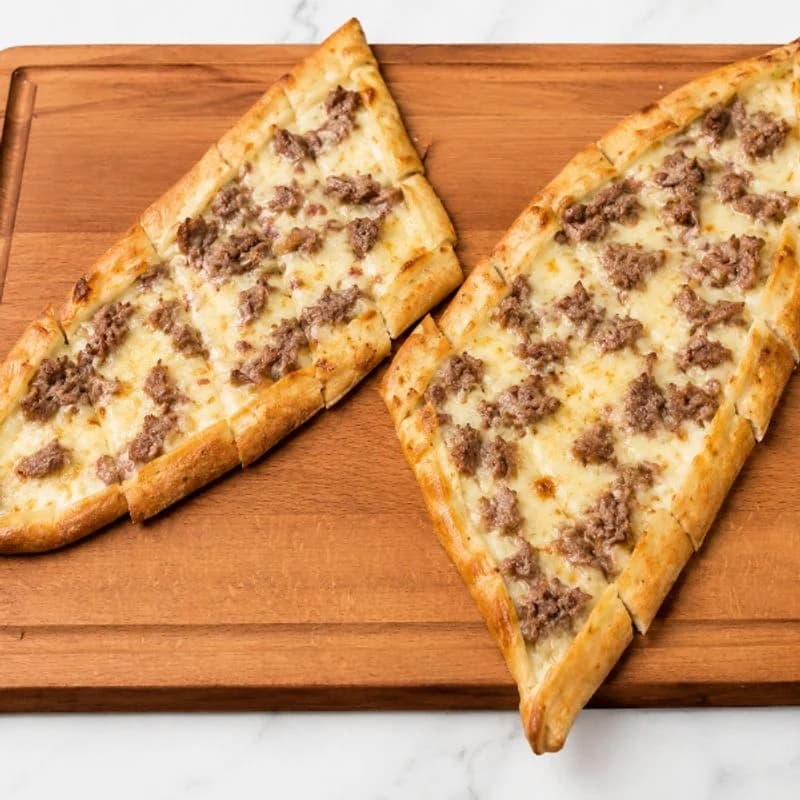 Kavurmalı Kaşarlı Pide